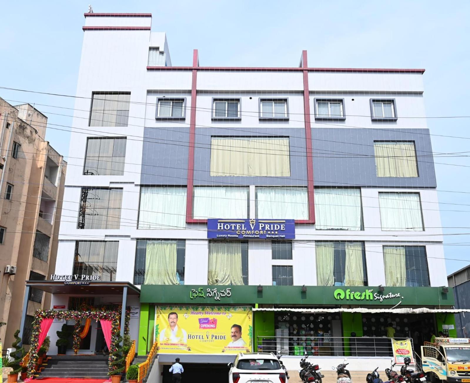 Hotel V Pride Comfort 비사카파트남 외부 사진